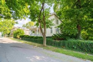 featured image of 740 W 5th St