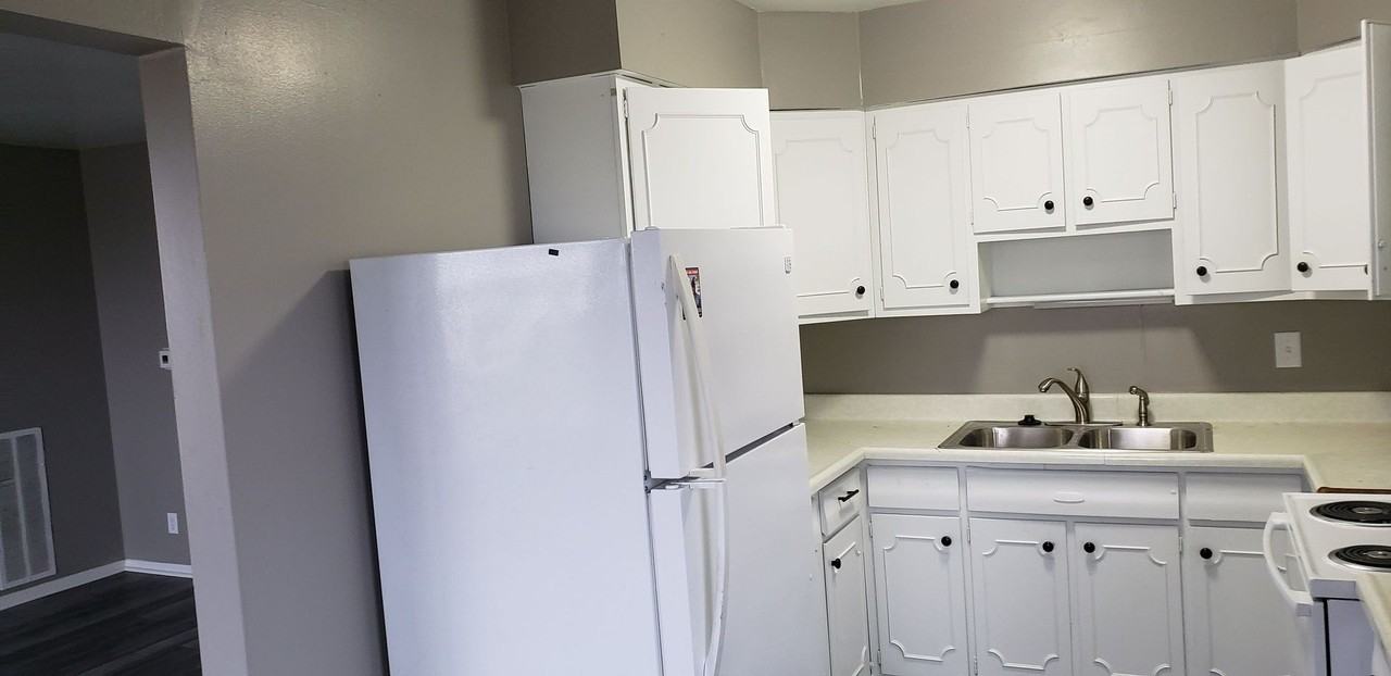 504 FairFax Townhomes / Apartments - Photo 7 of 30