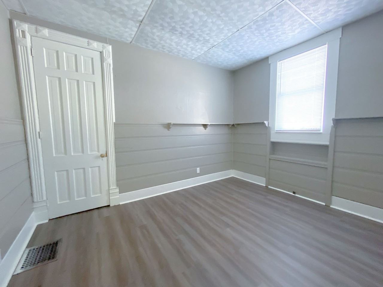606 West 4th Street - Photo 5 of 23