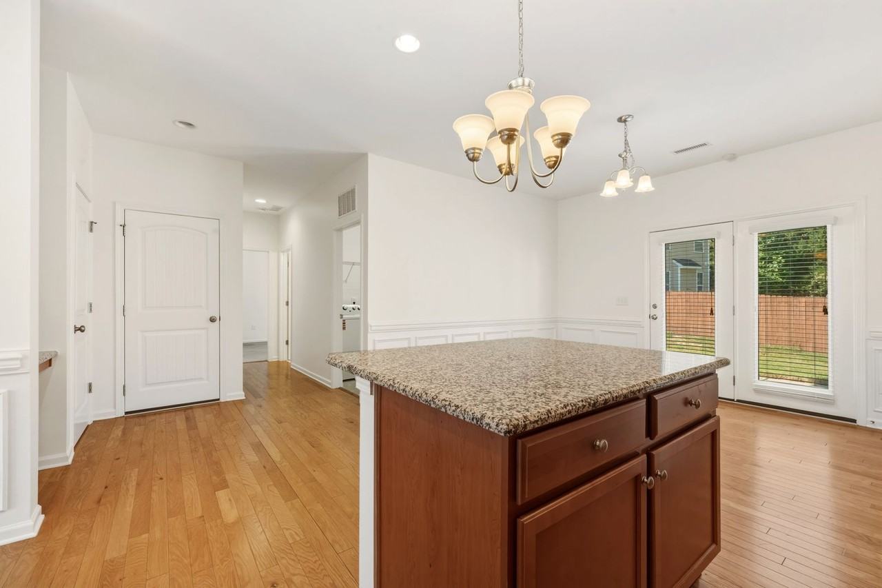 3 Moonbeam Ct - Photo 5 of 25