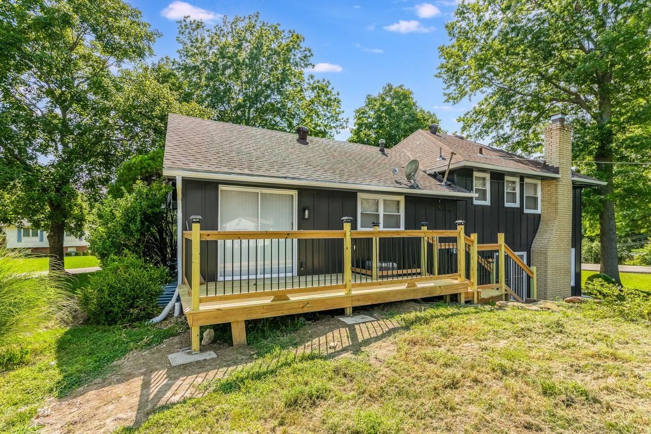 2508 Nw 86th St - Photo 5 of 32