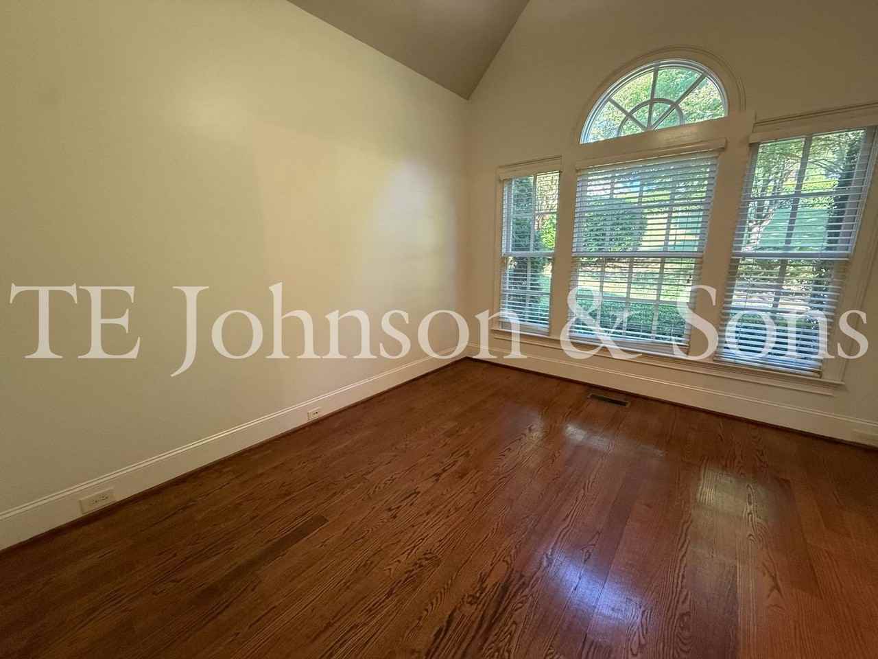 5540 Brookberry Farm Rd - Photo 7 of 50