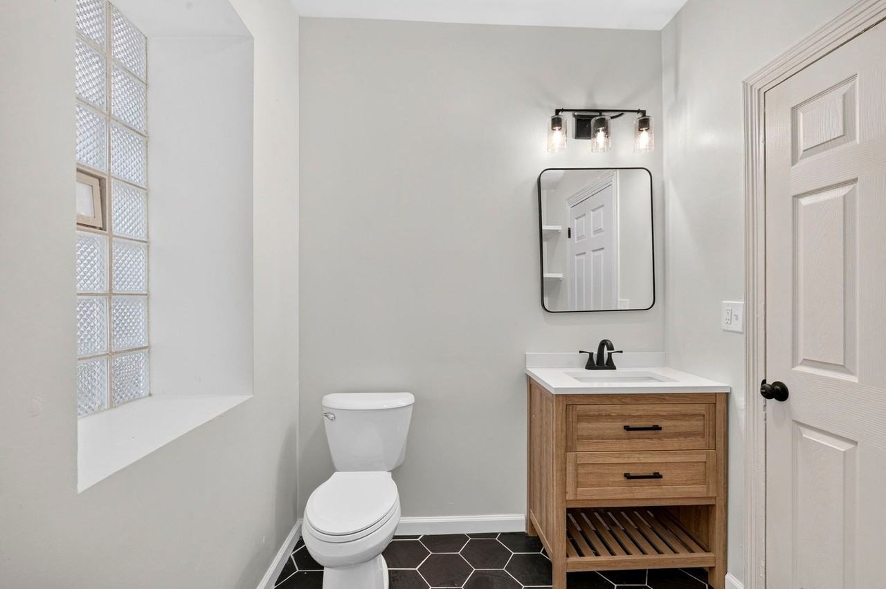 4126 S Grand Blvd - Photo 4 of 29