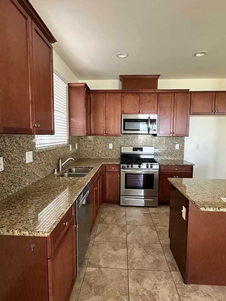 4306 W Lark Ave - Photo 3 of 14