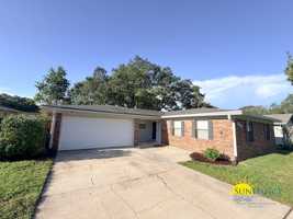 featured image of 723 Clark Dr Nw