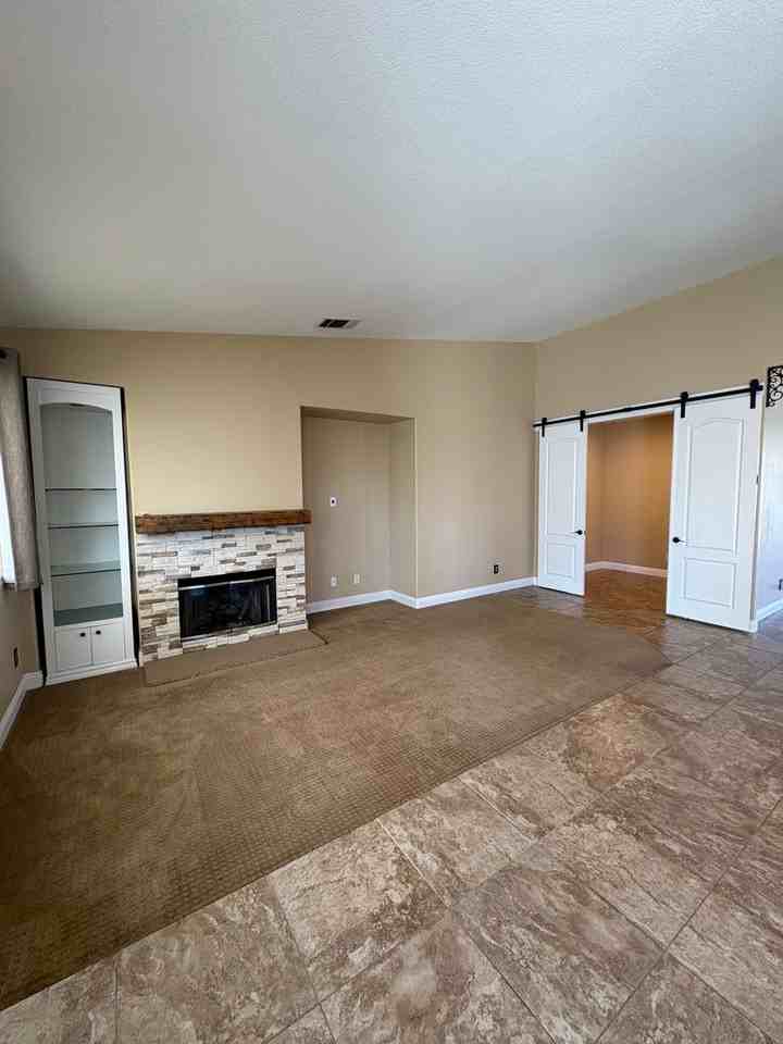 41196 Coolidge Cir - Photo 2 of 12