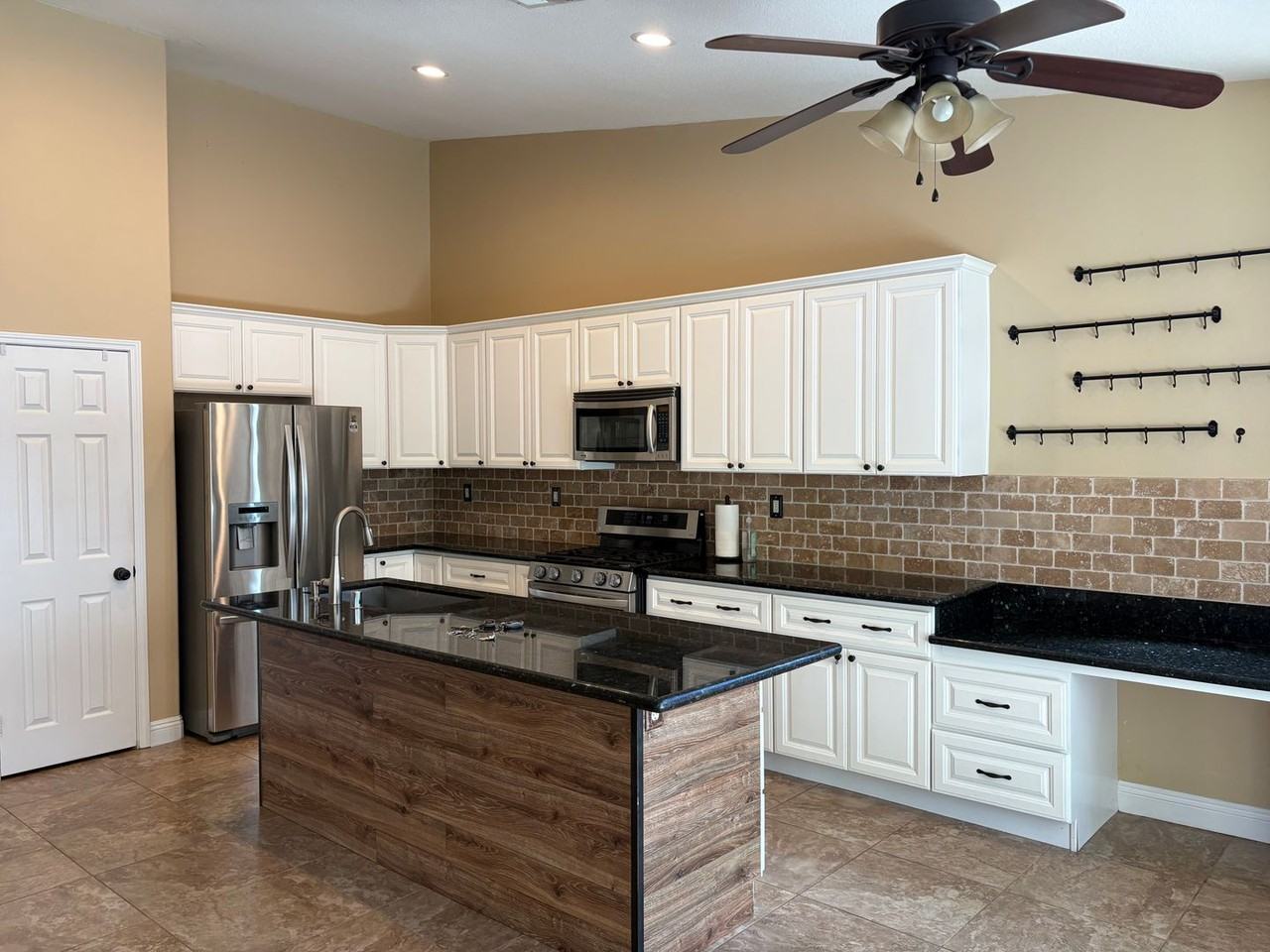 41196 Coolidge Cir - Photo 3 of 12