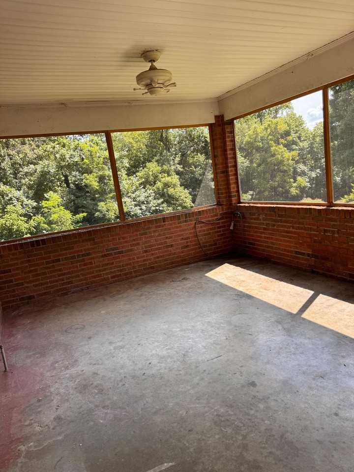 104 Westburg Dr - Photo 6 of 31