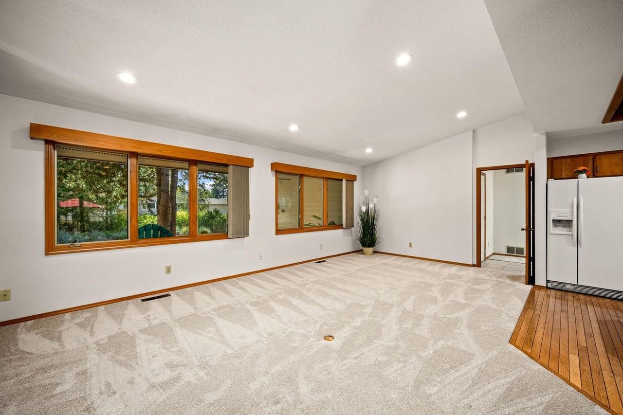9880 N Circle Dr - Photo 2 of 7