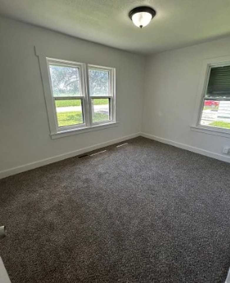 329 Adele Ave - Photo 5 of 8