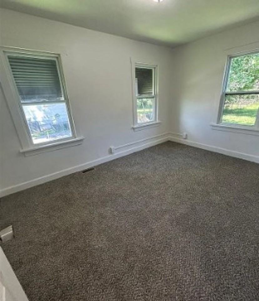 329 Adele Ave - Photo 6 of 8