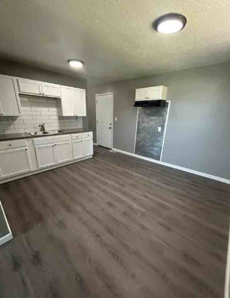 1700 Theodore Ln - Photo 3 of 9