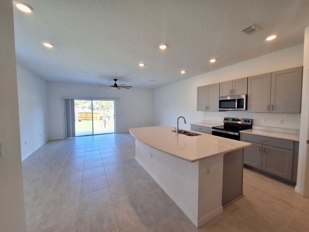 211 River Front Way - Photo 4 of 23