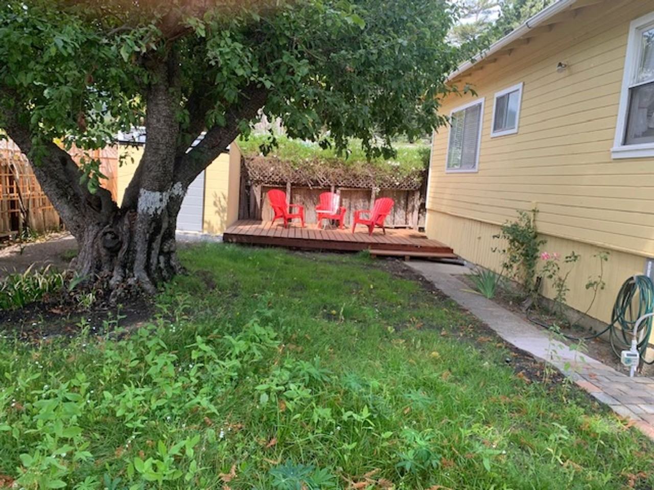 20592 Foothill Dr - Photo 3 of 10