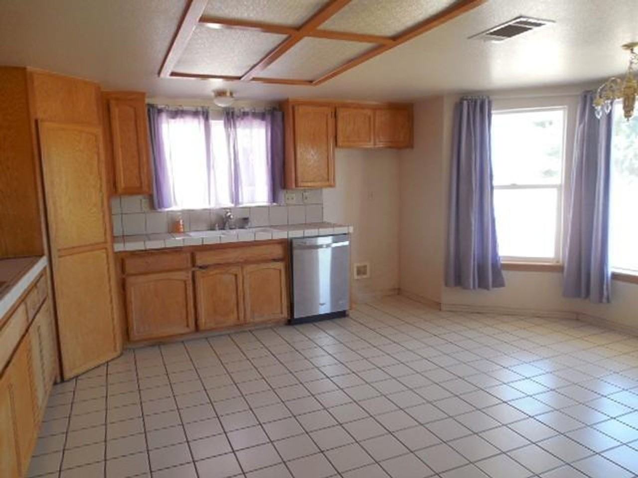 27401 Lakeview Dr - Photo 3 of 26