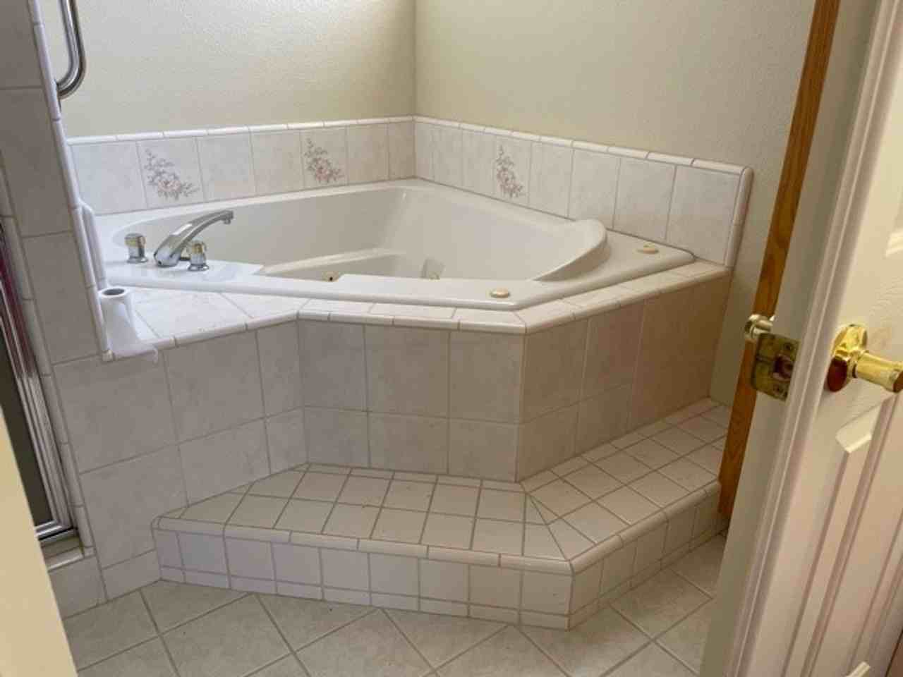 27401 Lakeview Dr - Photo 5 of 28