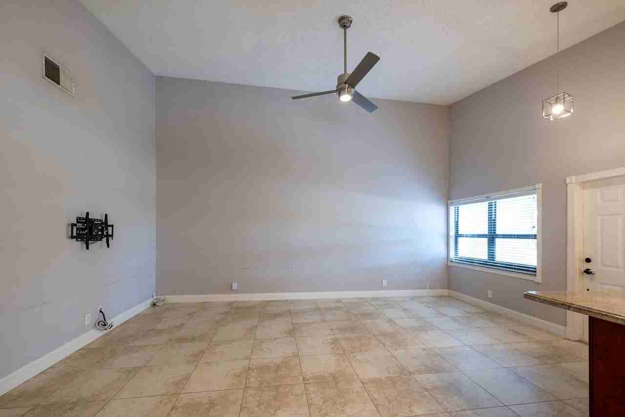 325 Nw 65th Ter - Photo 7 of 28