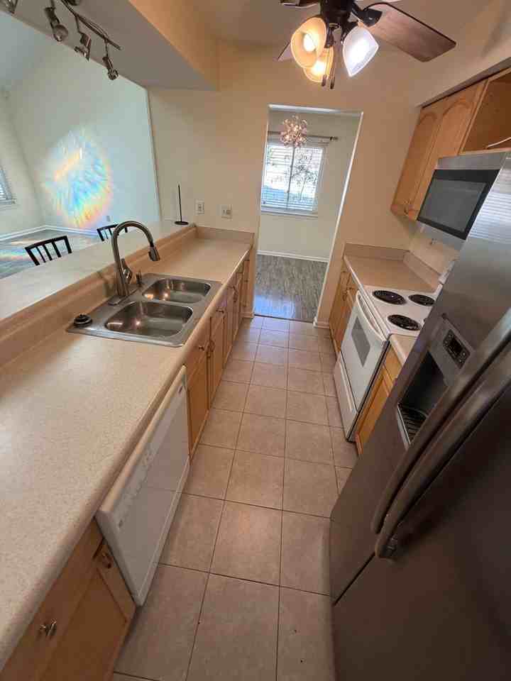 1605 Hathern Ct - Photo 4 of 15