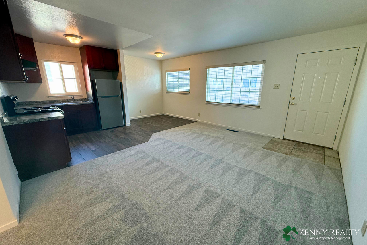516 516 Railroad/ 517/519 1st Lane - Photo 4 of 19