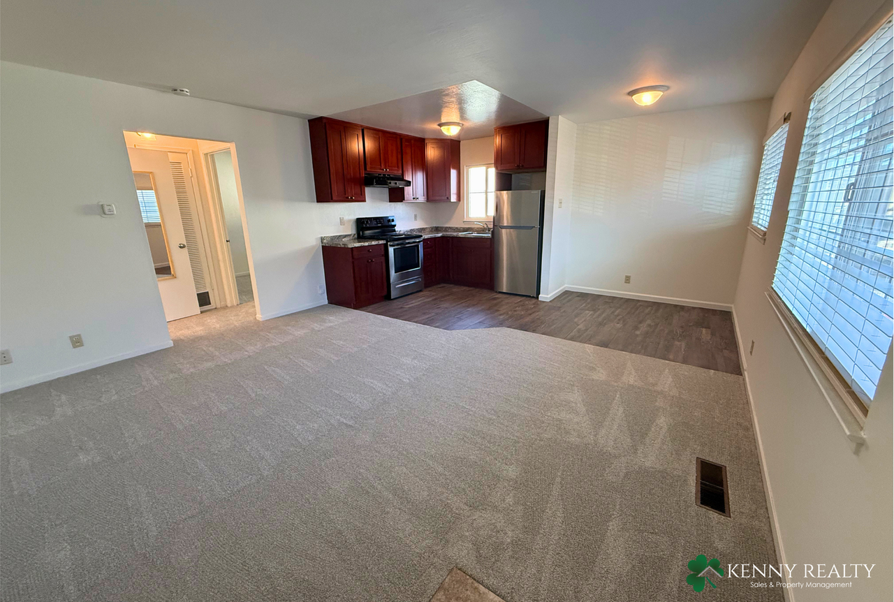 516 516 Railroad/ 517/519 1st Lane - Photo 5 of 19