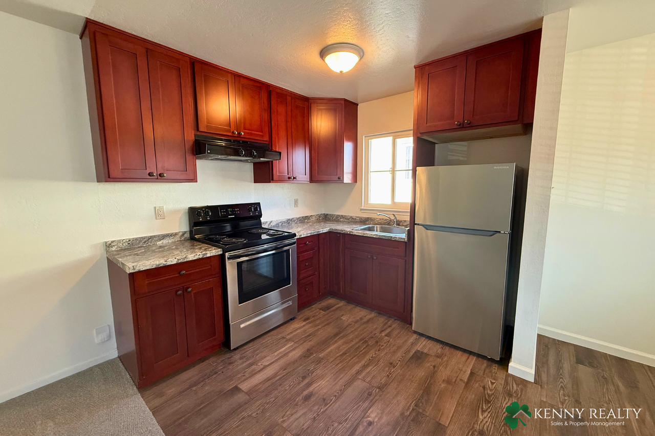 516 516 Railroad/ 517/519 1st Lane - Photo 7 of 19