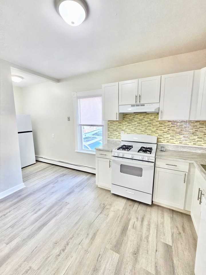 53 Sisson St - Photo 3 of 22