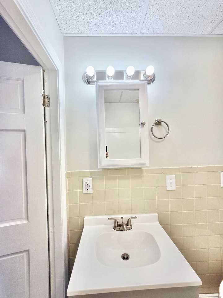 53 Sisson St - Photo 6 of 22