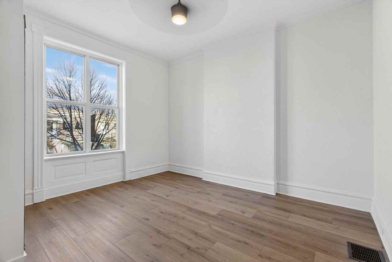 3929 S Compton Ave - Photo 4 of 50