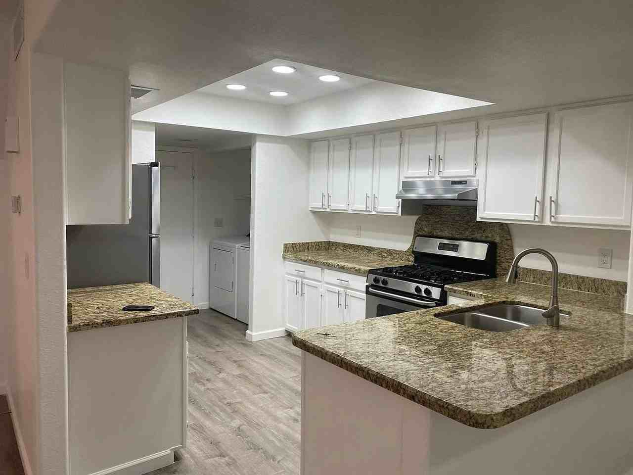 2365 W Garden Dr - Photo 3 of 10