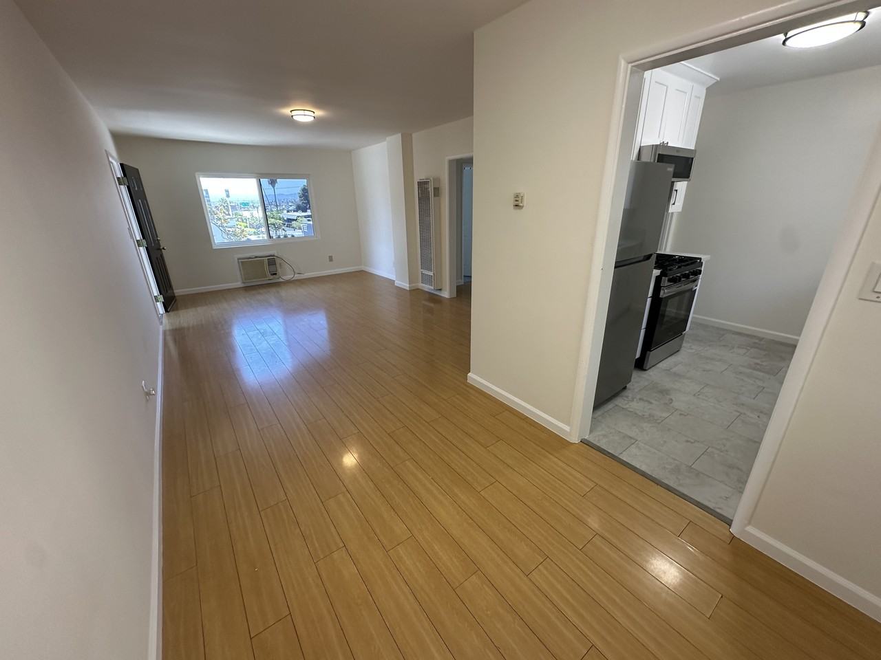 223 E BURBANK BLVDAPT 202 #202 - Photo 4 of 36