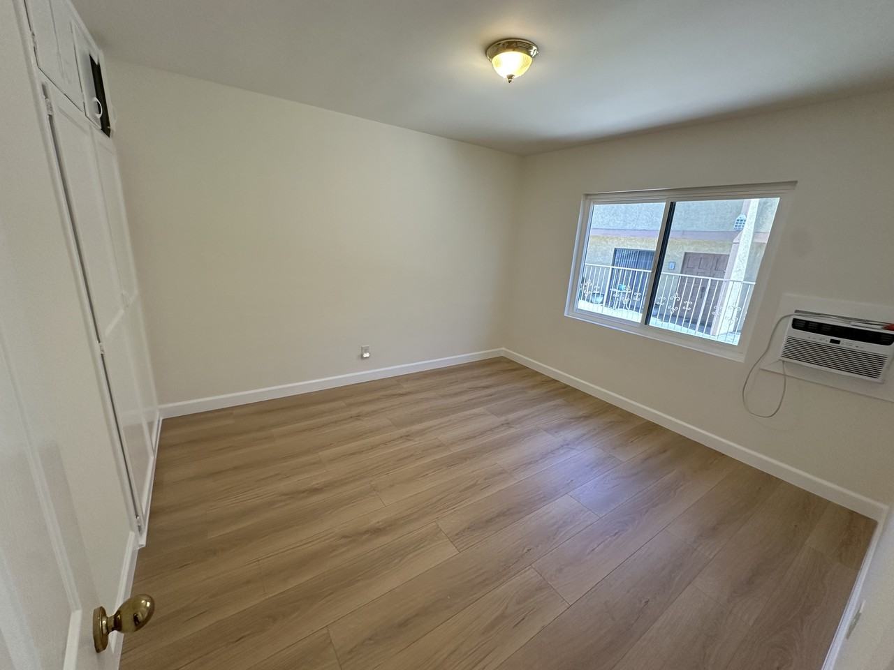 223 E BURBANK BLVDAPT 202 #202 - Photo 7 of 36