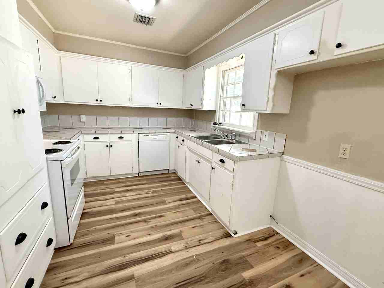 1730 Salisbury St #1 - Photo 3 of 30