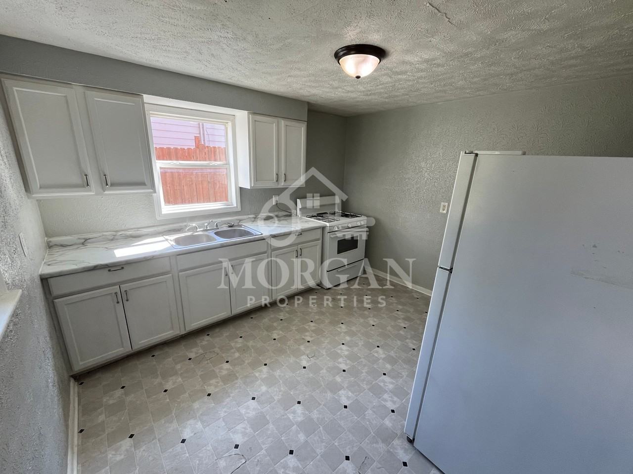 4214 E Lynn St #1 - Photo 3 of 6