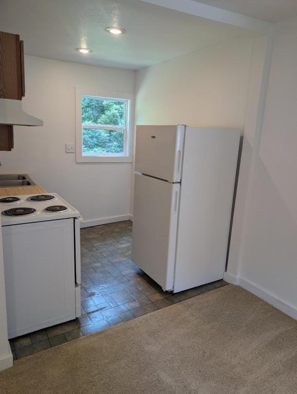 6021 Madison St - Photo 3 of 10