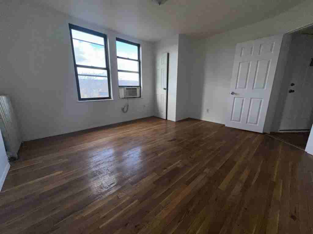312 Woodworth Ave - Photo 2 of 10