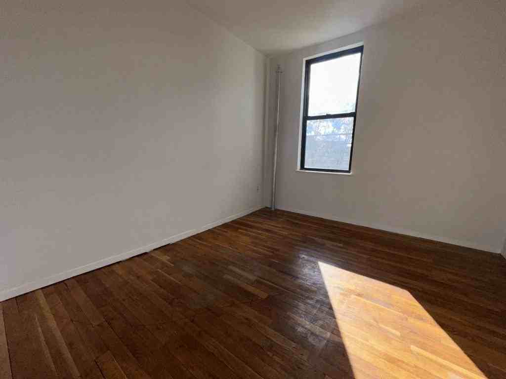 312 Woodworth Ave - Photo 5 of 10
