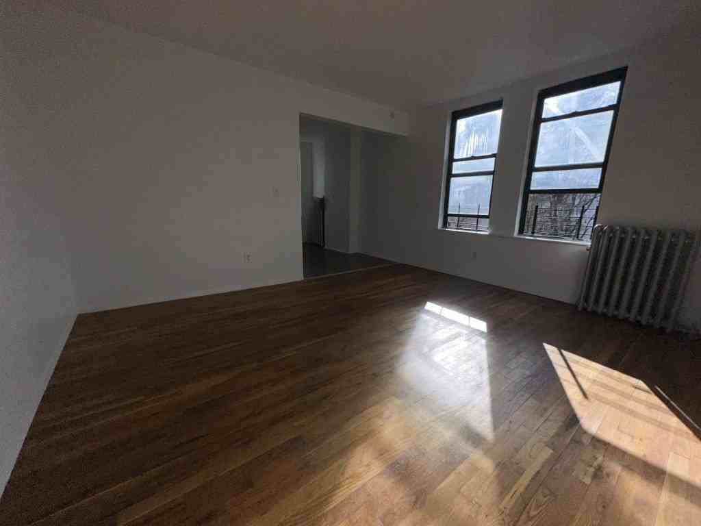 312 Woodworth Ave - Photo 7 of 10