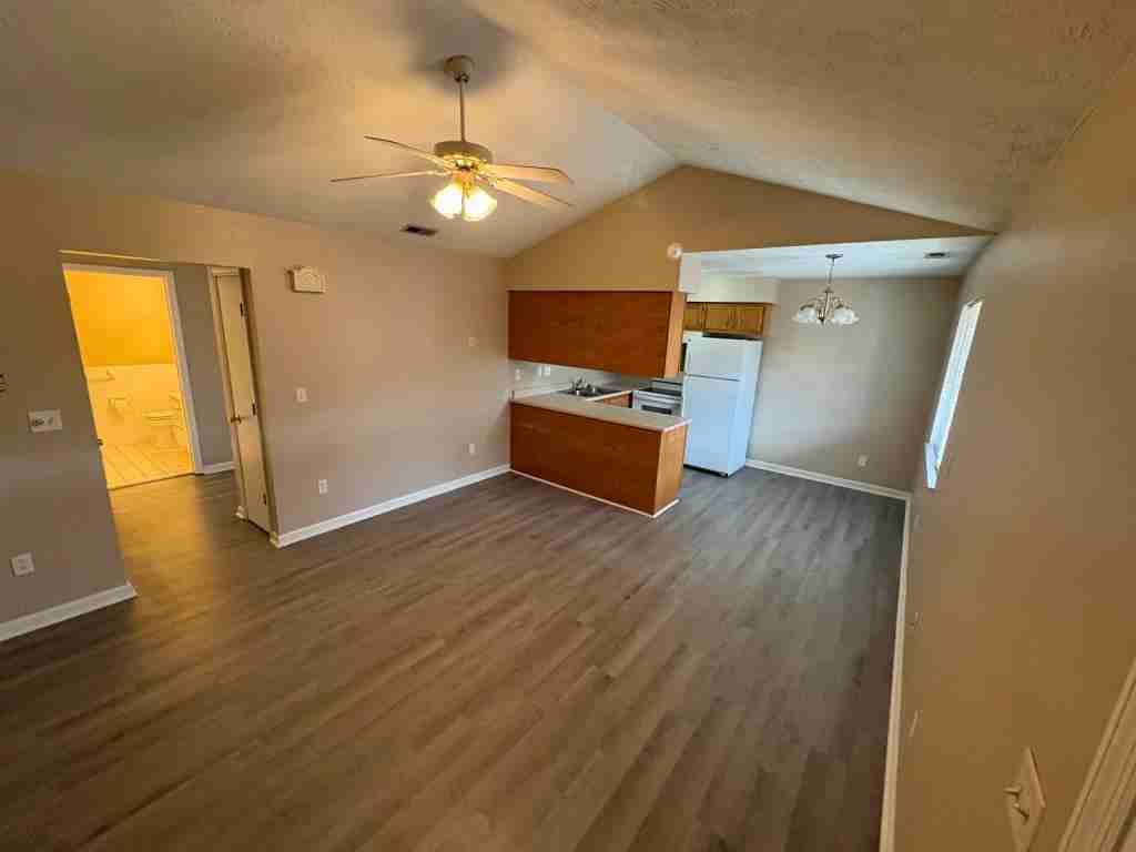 1515 Walnut St - Photo 3 of 7
