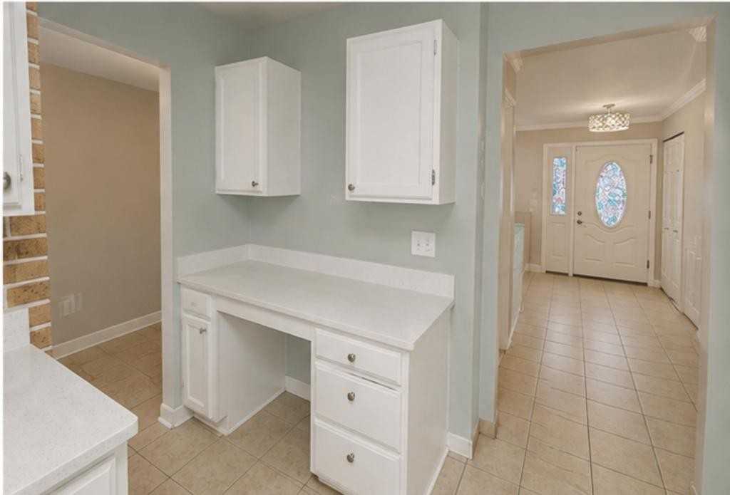 119 S Elroy Ave - Photo 5 of 18