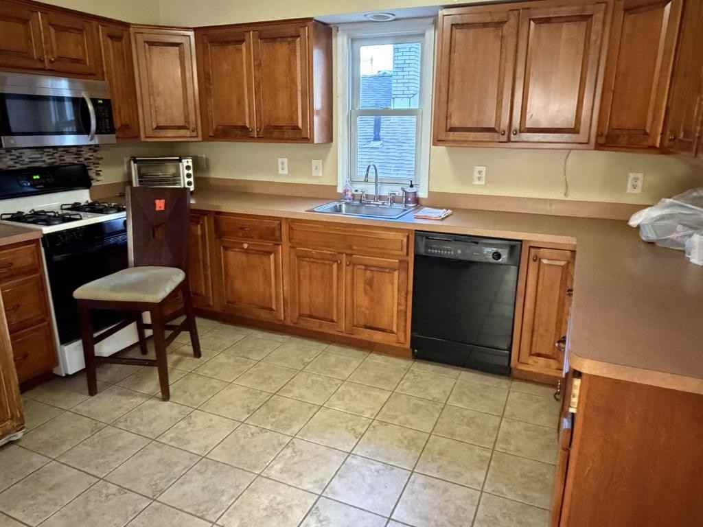 99 Glover Ave - Photo 6 of 13