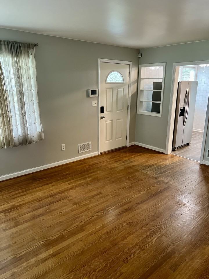 5701 Carter Ave - Photo 3 of 40