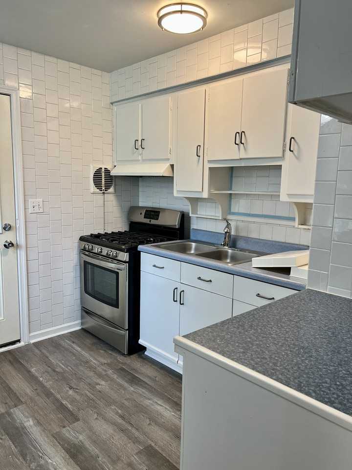 5701 Carter Ave - Photo 6 of 40