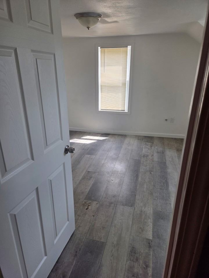 1801 Jerome Ln - Photo 3 of 29