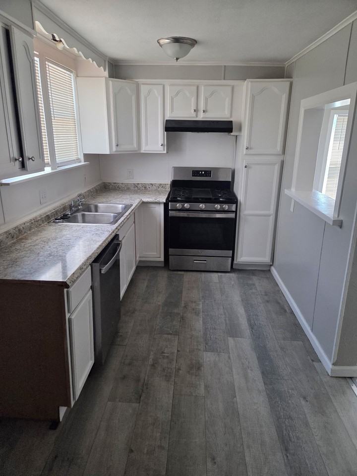 1801 Jerome Ln - Photo 4 of 29