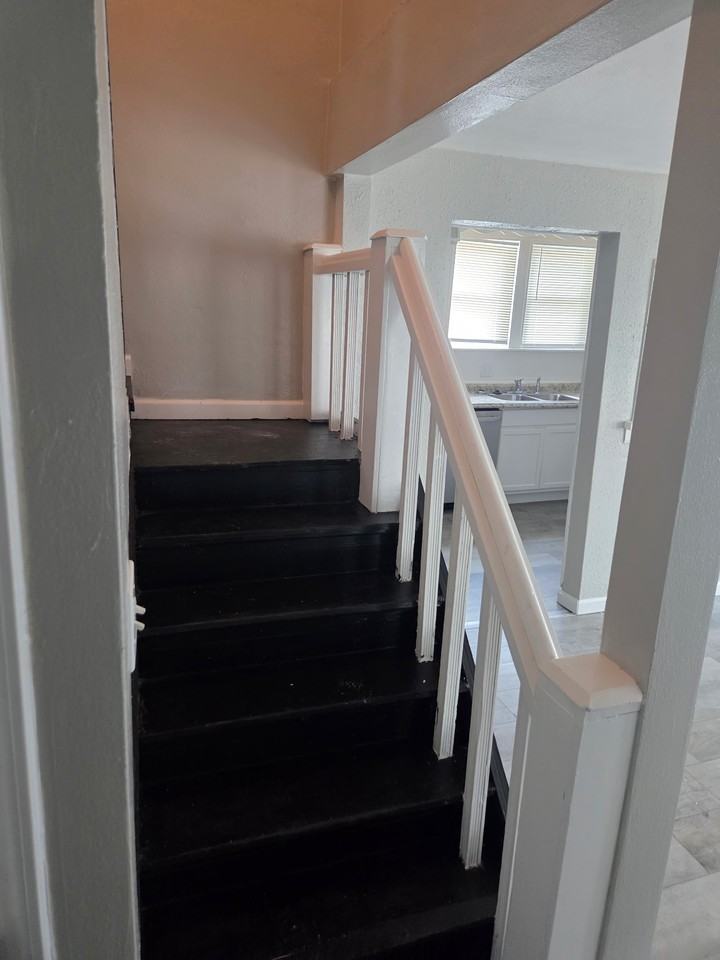 1801 Jerome Ln - Photo 5 of 29