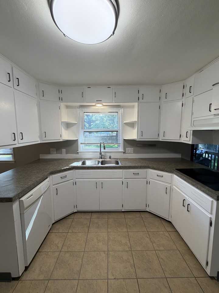 2112 Campbell Dr #1 - Photo 7 of 22