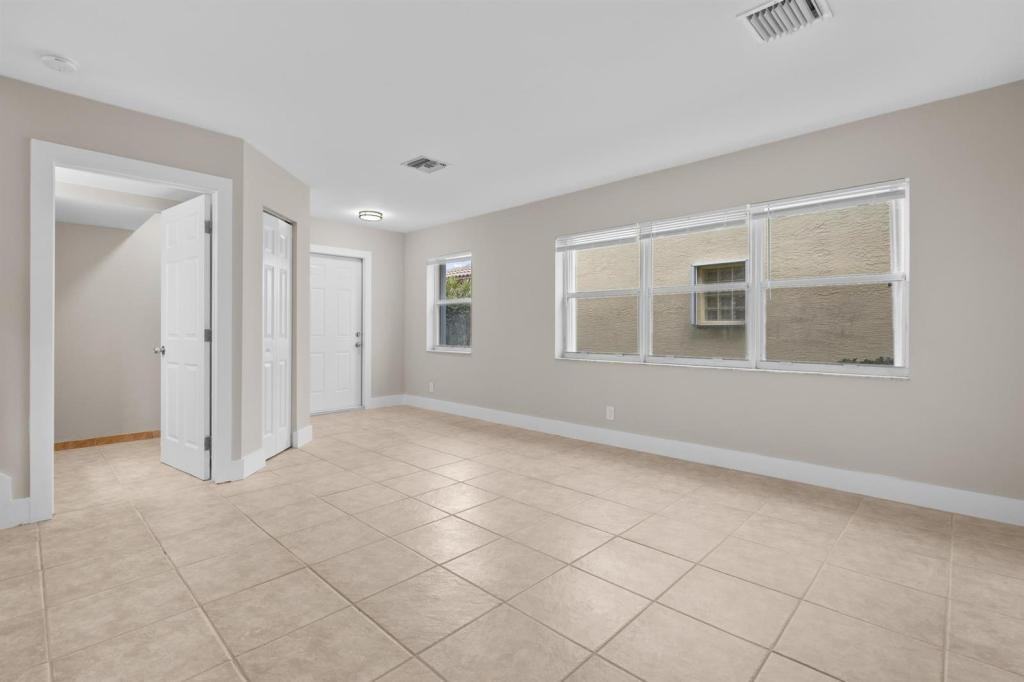 4250 Nw 1st Pl - Photo 5 of 11