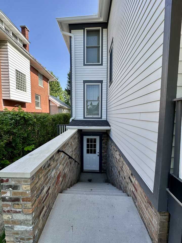 407 E 8th St #A - Photo 3 of 18