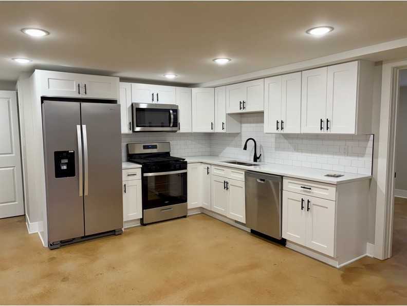 407 E 8th St #A - Photo 5 of 18