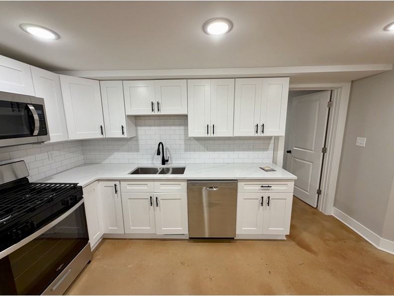 407 E 8th St #A - Photo 6 of 18